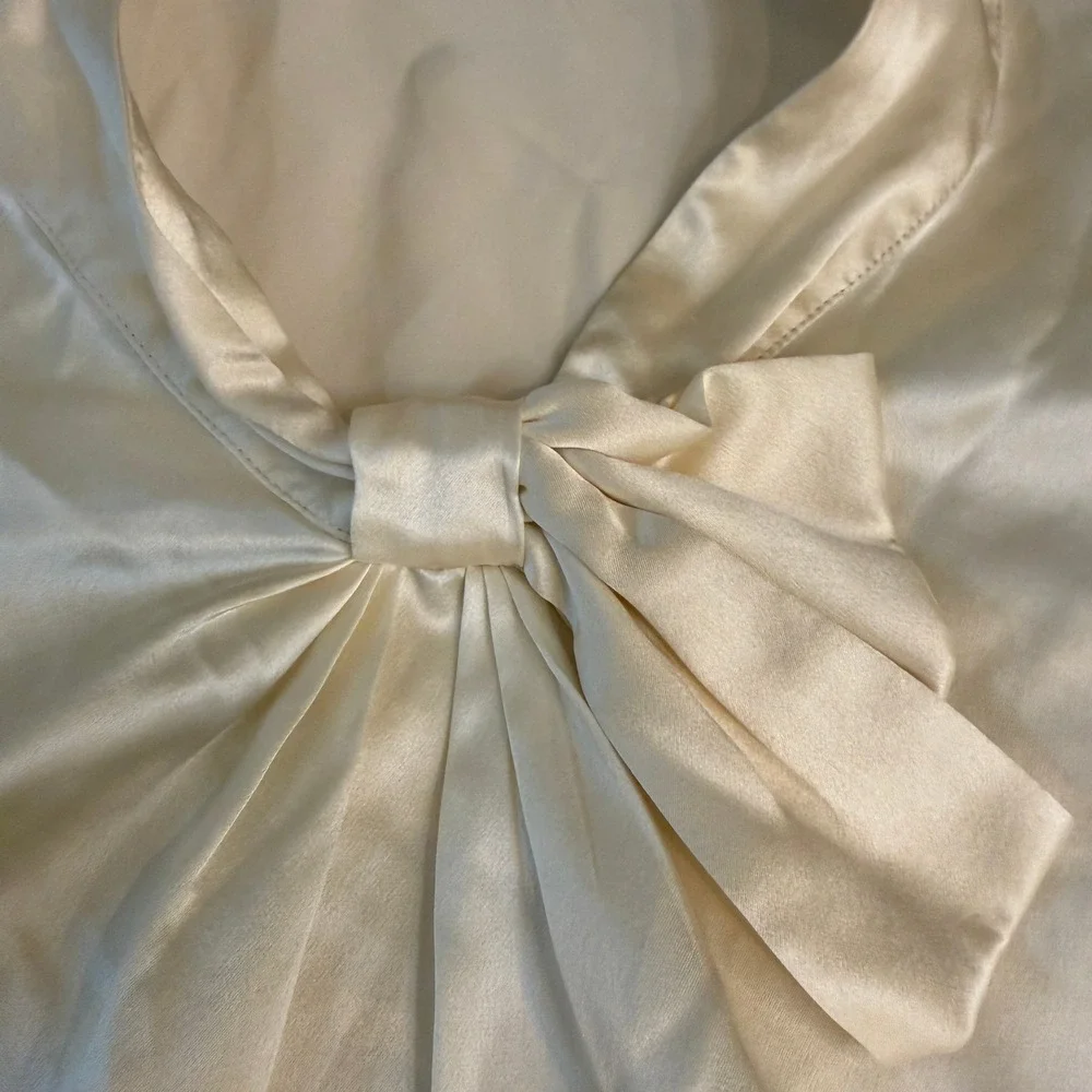 Tory Burch Silk Luxury Blouse Size 6 Off White Bow Neck Gold Button Long Sleeve